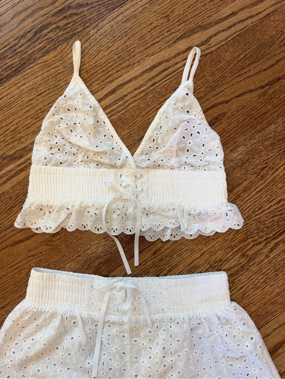 Intimissimi White Eyelet Lace Bralette & Shorts Matching Lingerie/Loungewear Set - Picture 2 of 9